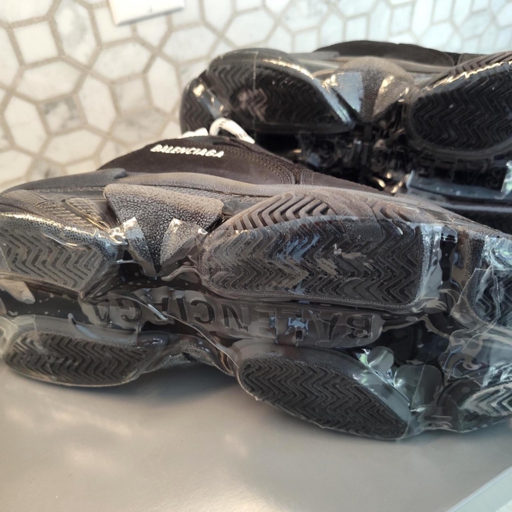 NEW Rare Distressed Look NWT in Box Size 41EU Balenciaga Triple S Triple Black. - Picture 12 of 15